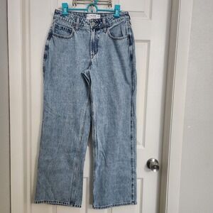 NWT Hollister Curvy Mid Rise Baggy Light Wash Denim Jeans Size 4 Regular  E44